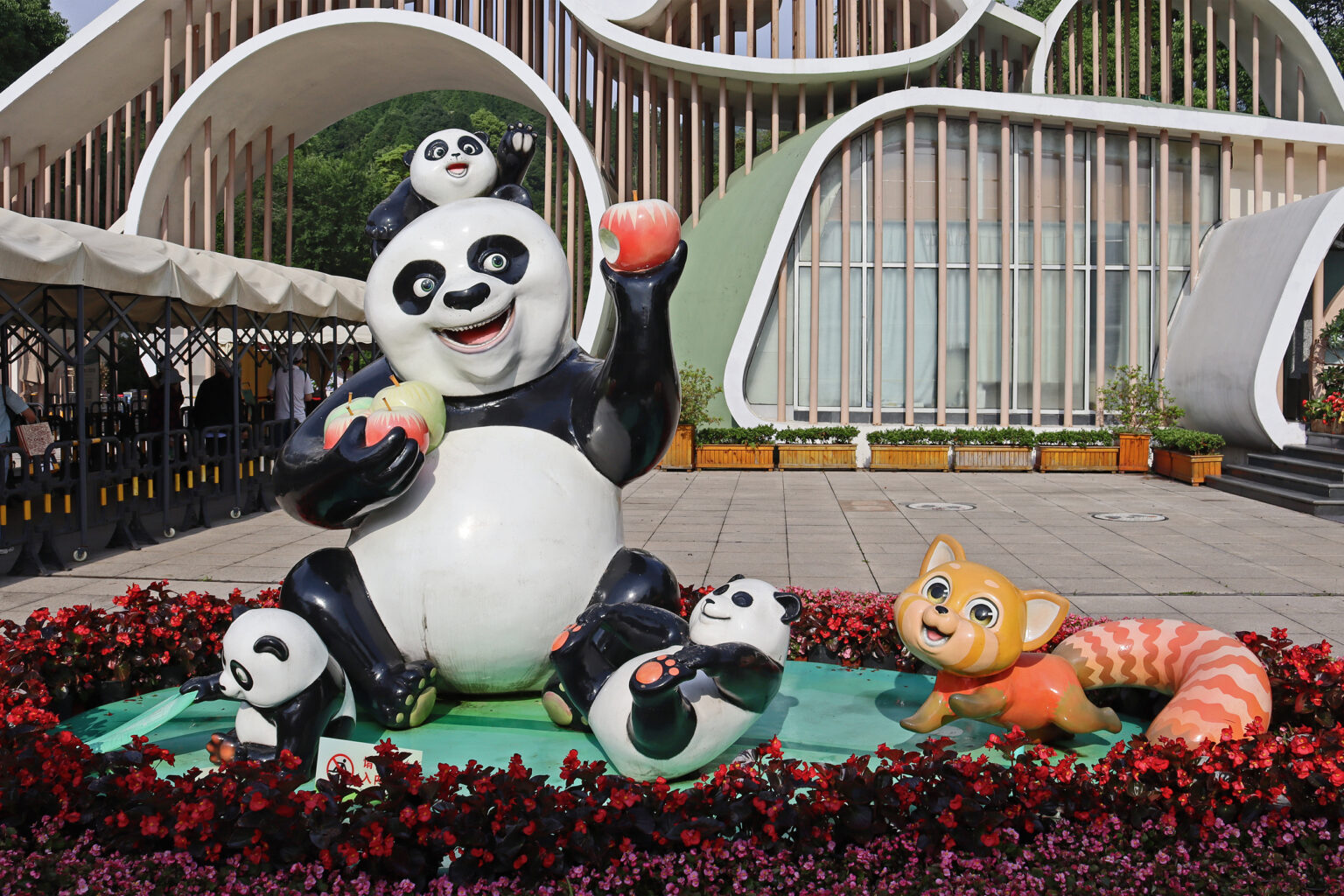 Cổng vào công viên gấu trúc Dujiangyan Panda Valley